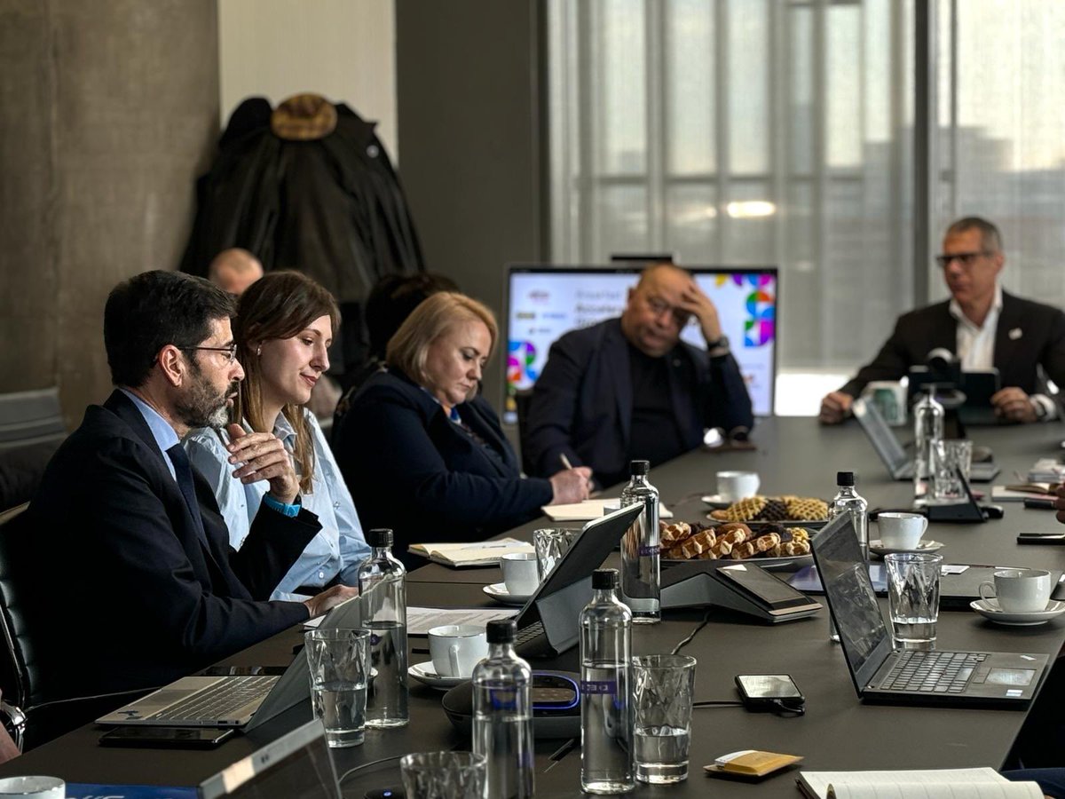 🙏🏻 to all actors engaged in enhancing self-reliance of refugees in 🇷🇴. Good exchanges today at the 🇷🇴 Diversity Chamber of Commerce on challenges &amp; good practices to streamline job placement. 
🙏🏻 <a href="/IKEARomania/">IKEA România</a> for sharing your experience #withrefugees &amp; <a href="/Dentons/">Dentons</a> for hosting us.