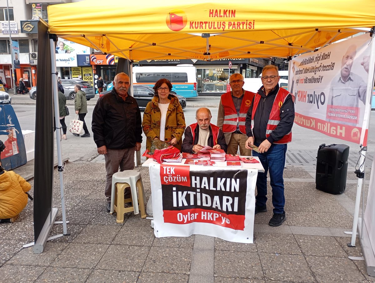 kurtuluspartisi's tweet photo. 📍 İzmir/Buca
İzmir Büyükşehir Belediye Başkan Adayımız Prof. Dr. Özler Çakır ve Yoldaşlarımız, Buca'da halkımızla bir araya geldi.
İzmir'de oylar, HKP Adayı Prof. Dr. Özler Çakır'a!
#OylarHKPye https://t.co/cg2ms3Km5x