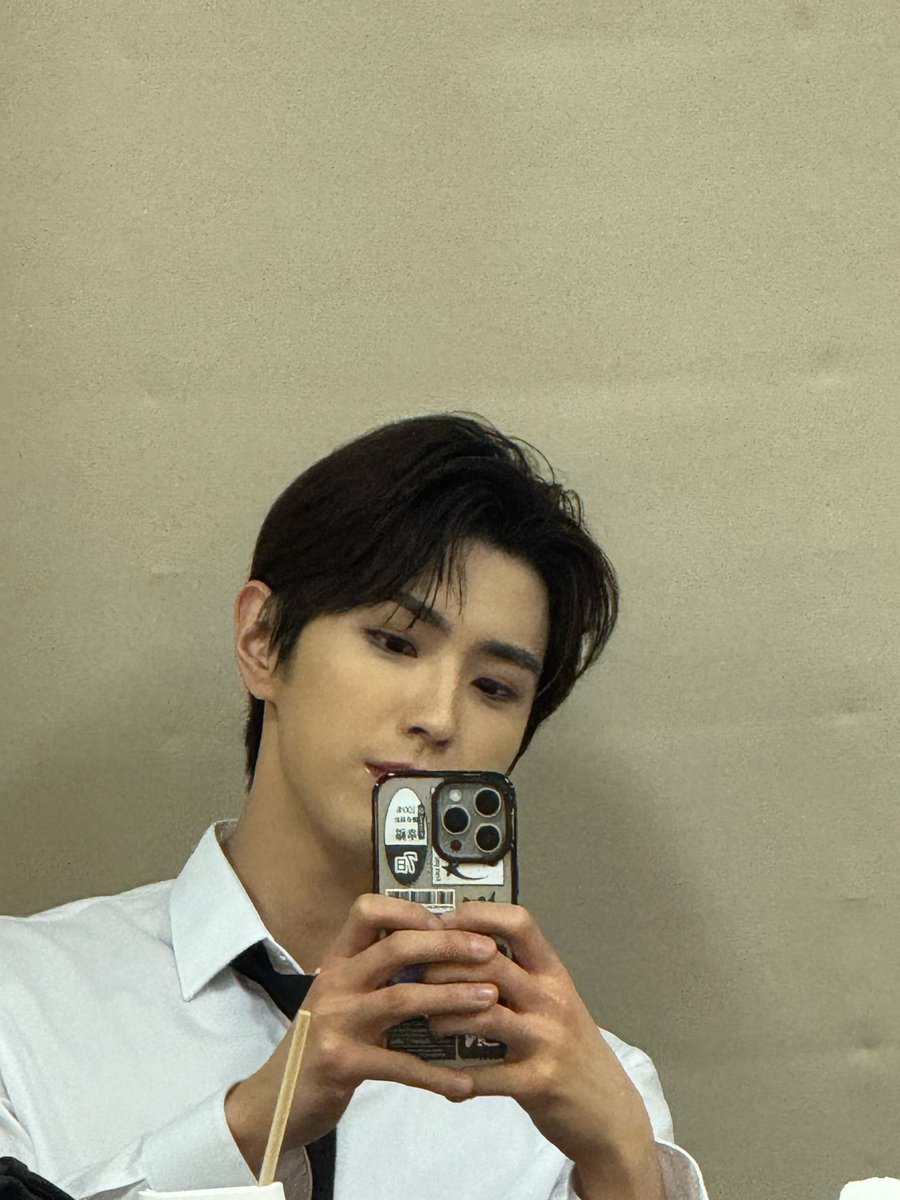 A tired weekday, enaknya ngocok kontol.