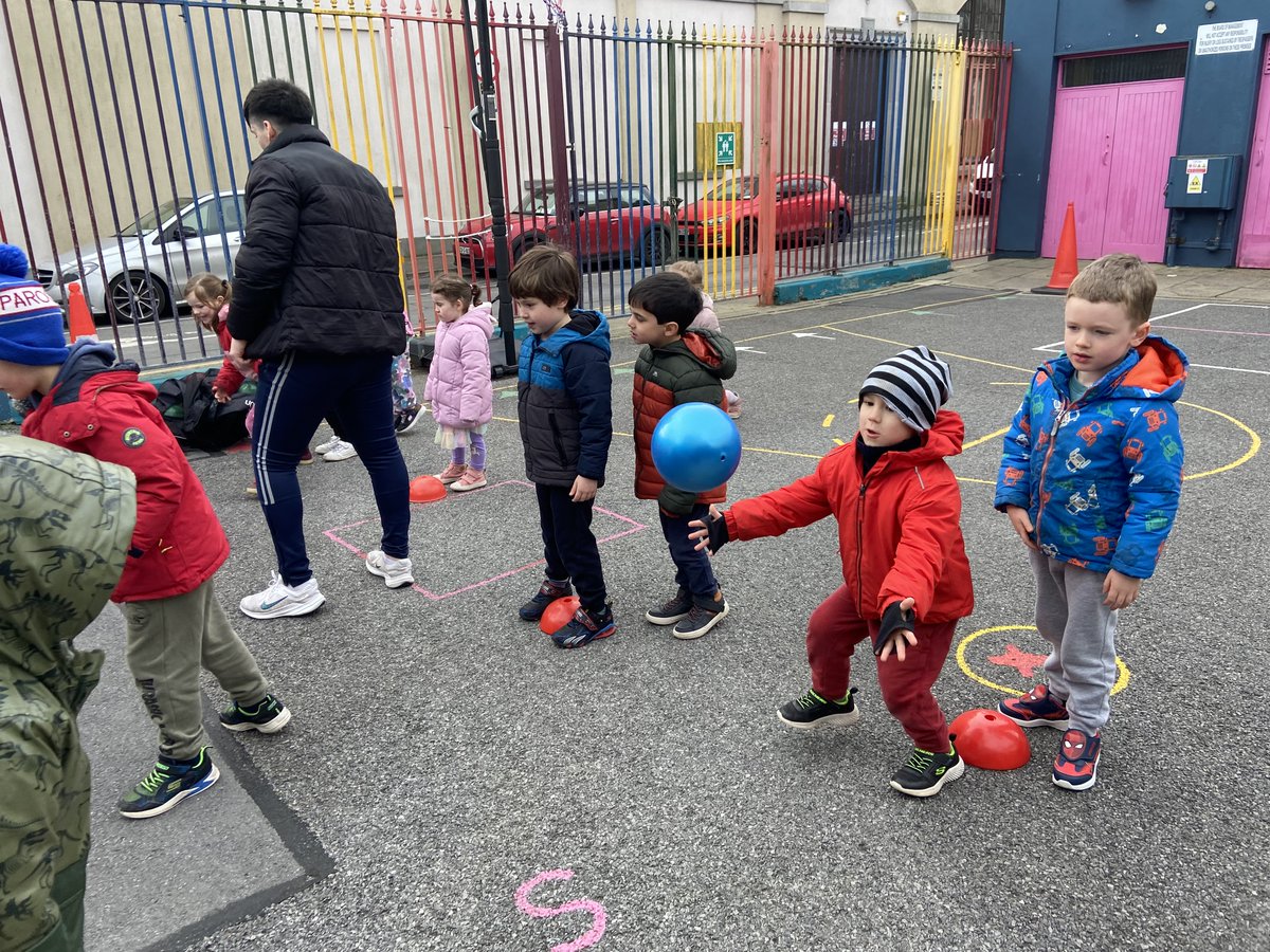 ⚽Coaching with Colm again this Wednesday morning! There is some amount of talent in this small school – maith sibh gach duine! #GaillimhAbú #ActiveSchool @griffinseireog @ConnachtGAA @CoachingGalway