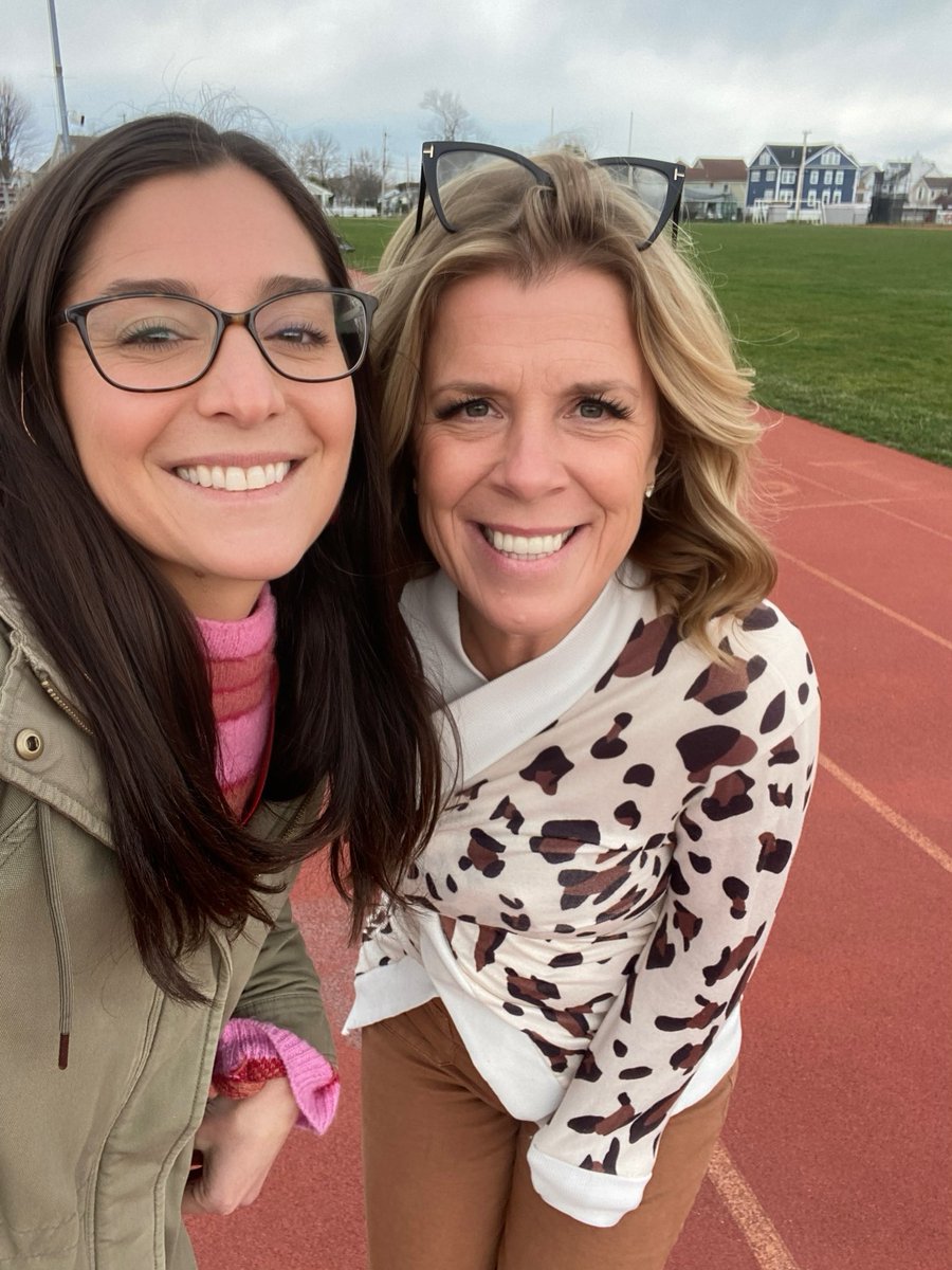 Lunch Walk with @wetzel_mrs in this brisk weather ☁️🚶‍♀️🚶‍♀️#WeRBeach #BeachAtOurBest #MarchMadness #LunchWalk @AntrimSchool @StecchiniM @ptbeachsuper