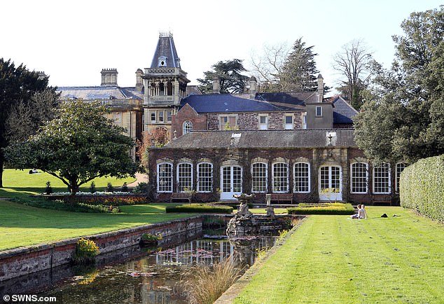 350 ‘emboldened’ students at #BristolUniversity signed a petition to have Goldney Hall renamed over its links to slavery.

Thomas Goldney II funded sea voyages which trafficked Afrikans in the 18th century.

From 1705 the family owned the estate before the Uni bought it for digs.