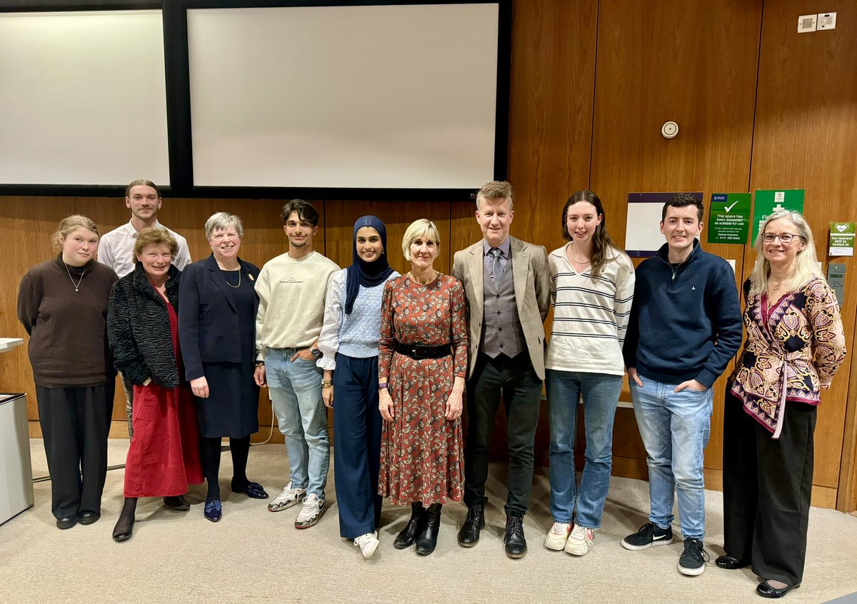 Carrie’s talk with @uofglasgow’s medical students has just wrapped up. It was fantastic to have such an engaged group in attendance. It was really great to hear their experiences and their feedback for how we can continue to engage with medical students as they prepare for