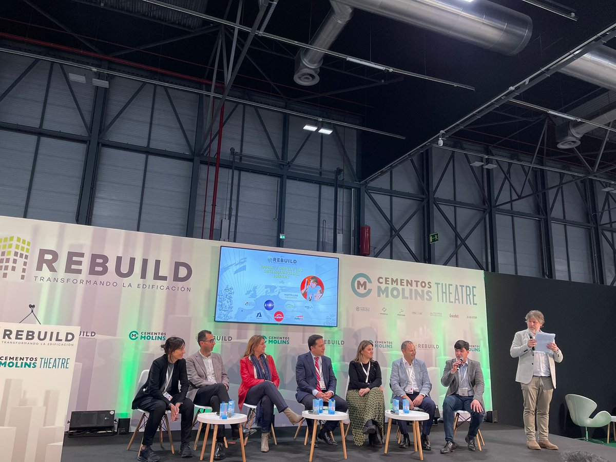 Además, hemos acompañado a nuestros socios colaboradores: <a href="/1aingenieros/">1A Ingenieros</a> , #altertecenergysolutions, <a href="/audiotec_es/">Audiotec</a>  , <a href="/garciadecelis/">García de Celis</a>, #Maxber, <a href="/medgon_passiv/">Medgon Passivhaus</a>  y <a href="/cyosangregorio/">Contratas y Obras San Gregorio</a> , en el espectáculo humorístico que han organizado, “Hansel y Gretel y los 7 enanitos del hábitat”.