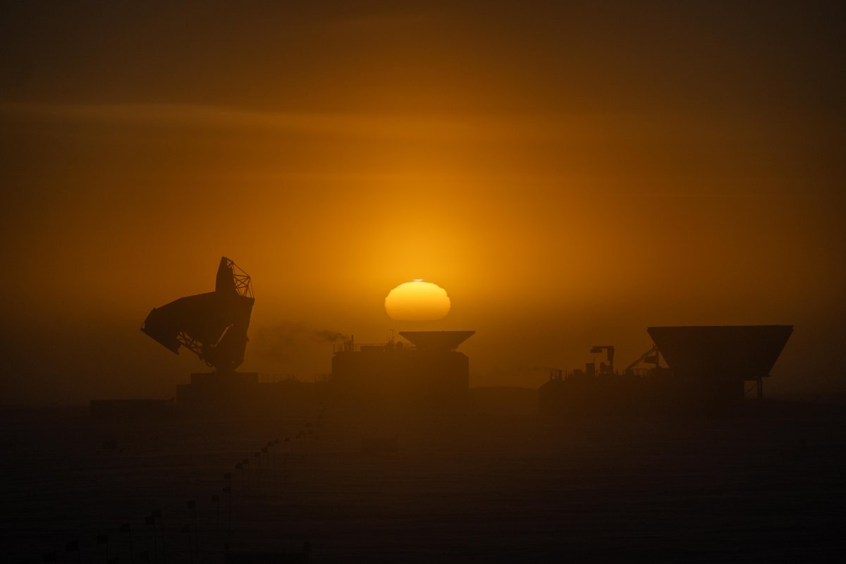 South Pole Telescope (@sptelescope) on Twitter photo Almost #Sunset at the #southpole #Antarctica, our winterover Josh captured this great silhouette of the CMB telescopes (<a href="/BICEP_Keck/">BICEP/Keck</a>) in the Dark Sector and the Sun on the horizon! Almost #Sunset at the #southpole #Antarctica, our winterover Josh captured this great silhouette of the CMB telescopes (<a href="/BICEP_Keck/">BICEP/Keck</a>) in the Dark Sector and the Sun on the horizon!