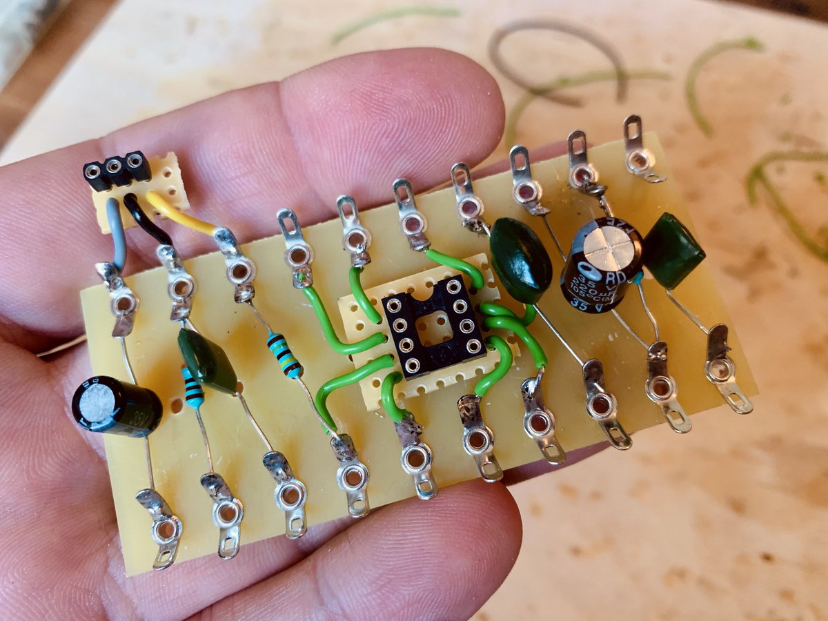 JanHemme's tweet photo. Mal wieder die Lötstation rausgeholt und 1 nicen Gitarrenamp aus 1 alte Taubenuhr gebaut… #diy #rubyamp #lm386 https://t.co/eTpfX2l385