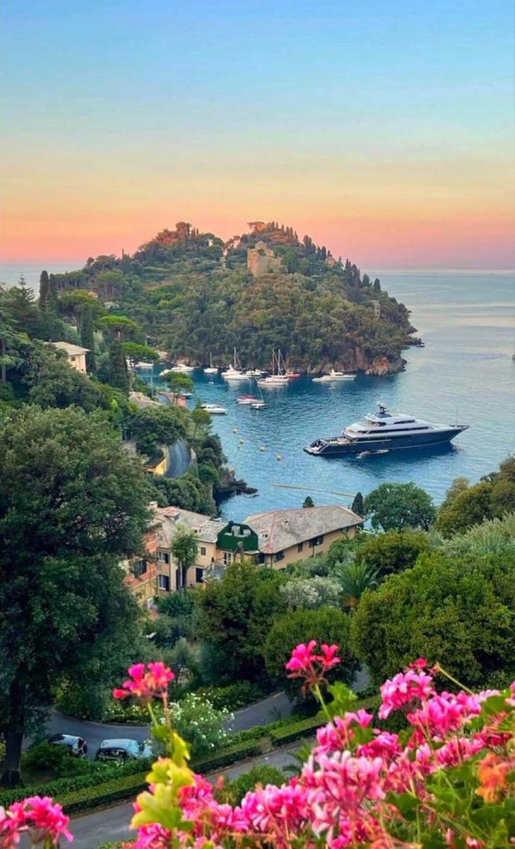 travly's tweet image. Portofino, Italy 🇮🇹