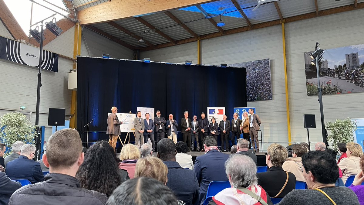 Le nouveau contrat de ville a été signé hier avec @chateau_thierry <a href="/Prefet02/">Préfète de l'Aisne</a>: un enjeu fort de travail collectif avec les habitants, les conseils citoyens et acteurs des quartiers autour de la démarche #impact #collectif inspirée du Québec #destination2030 #concertation