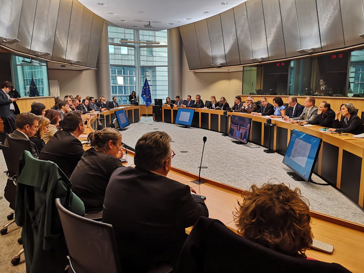 También asistimos a la última reunión del Intergrupo Vinos del @Europarl_ES de esta legislatura. Un foro fundamental para abordar los asuntos del sector en la legislación comunitaria y cuya continuidad es clave para nuestro sector