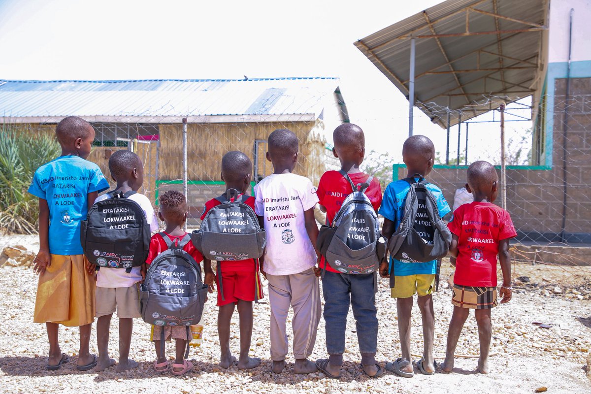 ImarishaJamii's tweet photo. The @TurkanaCountyKE, @DolMedical &amp; #ImarishaJamii are working towards strategies to eliminate #HIV/AIDS among children by 2027 &amp; reducing #MTCT rate to below the current 13.5%

It has been a 2 year journey of courage, continuous health talks, psychological support and follow up. https://t.co/XHFFAvebpC