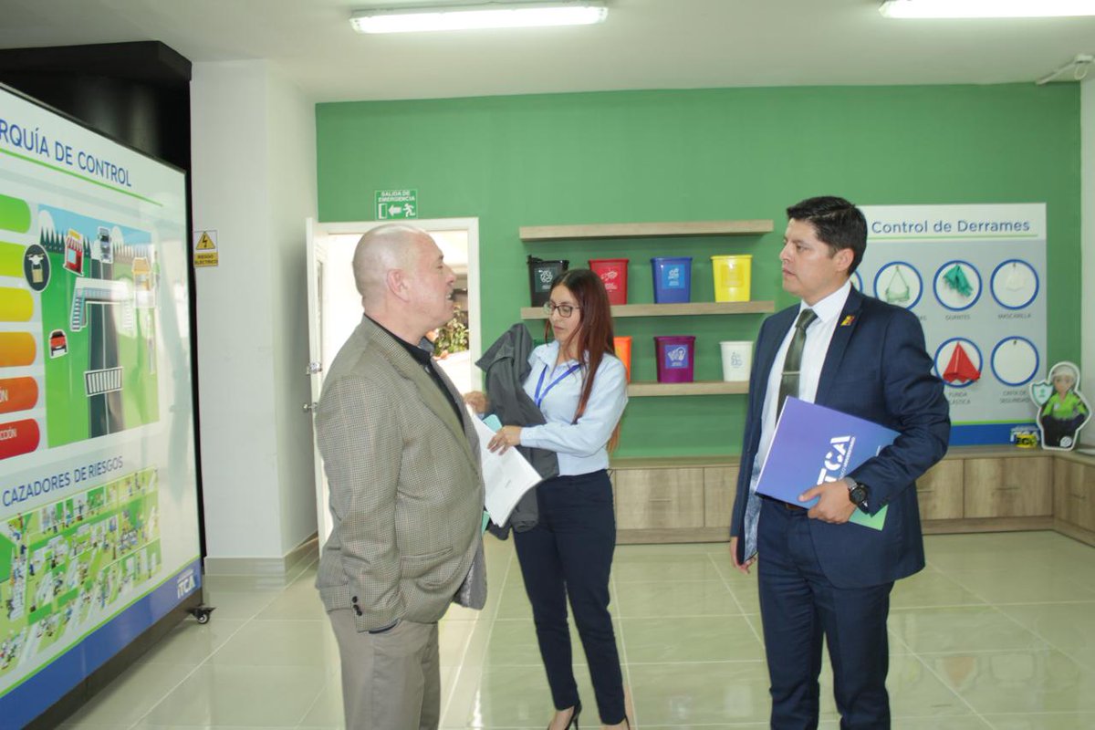 maldonadopef's tweet photo. Con el fin de continuar la vinculación de la Administración Tributaria con la Academia y la Sociedad; la Dirección #Zonal1 mantuvo reuniones con el @tecnologicoitca para la apertura de un Núcleo de Apoyo Fiscal-NAF. ¡Seguimos fomentando la CULTURA TRIBUTARIA!
#ElNuevoEcuador 🇪🇨 https://t.co/mAgK5ZrVHp