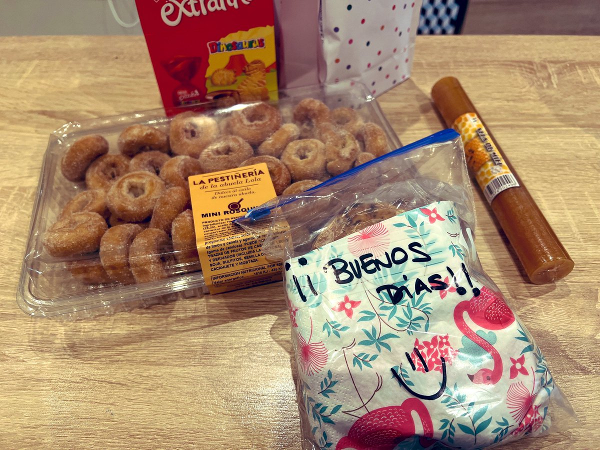 Rakel_Cangura's tweet image. Regalos “caseros” porque han pasado  por su casa 🤣🤣para los más golosos. 
Amigas que son la caña❤️
#graciasPorEstar #mimos 
Visitas y acompañamiento en el hospital que esos abrazos te cargan de energía
