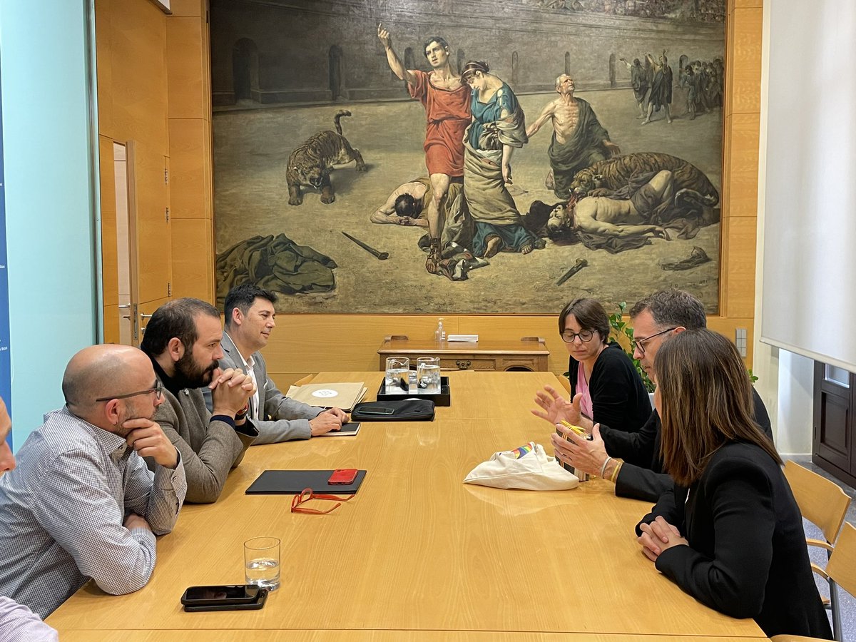 matarocat's tweet photo. Avui ha visitat #Mataró una delegació de l'@ajManacor encapçalada per l'alcalde @miquel_oliver. 
Han vingut a conèixer les polítiques comercials que s'impulsen a la ciutat i el projecte #RetailLab https://t.co/AcVtxiK0vG