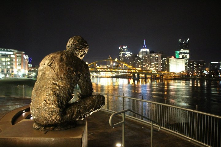 Happy Heavenly Birthday to our favorite neighbor, Mister Rogers.  Mister Rogers statue overlooking the city he loved so much, Pittsburgh...❤
#MisterRogers #Pittsburgh