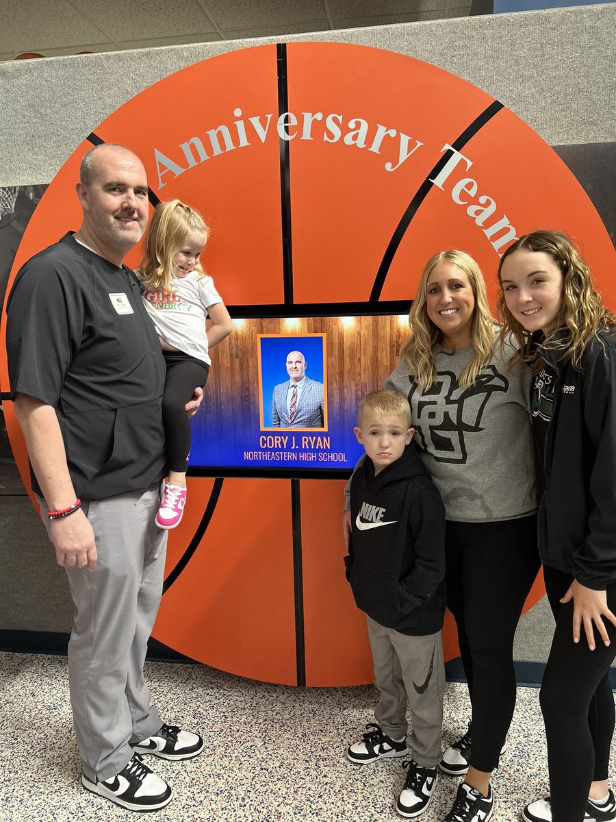 Great start to the day!! Joined my fellow Silver Anniversary Team members for a quick celebration @HoopsHall !! #mySupportSystem #MyFamily!!!