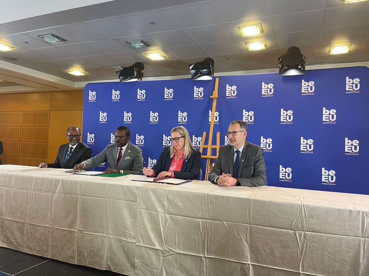 Today marks a positive step in deepening EU-AU partnerships in global health. A Working Arrangement was co-signed to foster closer cooperation on combatting health threats, #pandemic preparedness & supporting medical countermeasures manufacturing in Africa. #GlobalHealth