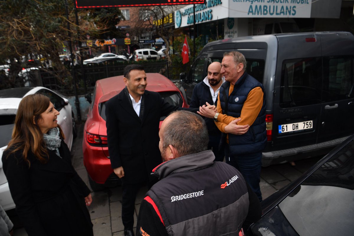 ozgurcelik1919's tweet photo. Bahçelievler Belediye Başkan Adayımız @EmecanGulizar ile esnaf ve komşularımızı ziyaret ettik. Seçime sayılı günler kala İstanbul'da sevgi de, heyecan da, umut da yüksek. Bu dayanışmayı ve sevgiyi şehrimizin dört bir yanında daimi kılacağız. 

#TamYolİleri! https://t.co/c6elBwrUXF