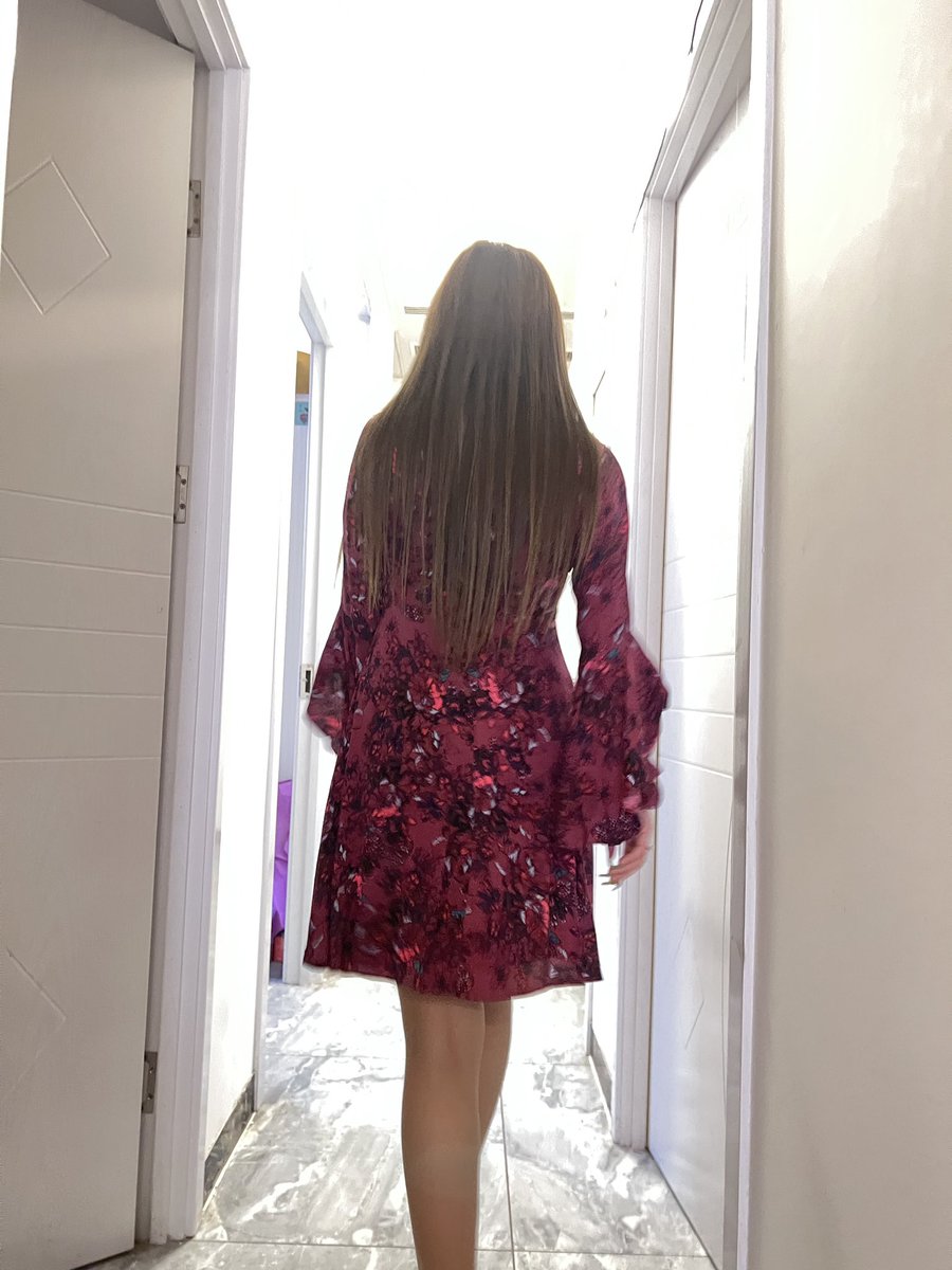 消失了七个月…发生了很多事，很多朋友在问近况，亦或者发生了什么，谢谢你们的关心。大号没了，只有这一个号，勿上当。
什么都在改变，唯独没变的或许就是老婆的骚劲吧。
#骚货 #丝袜 #人妻