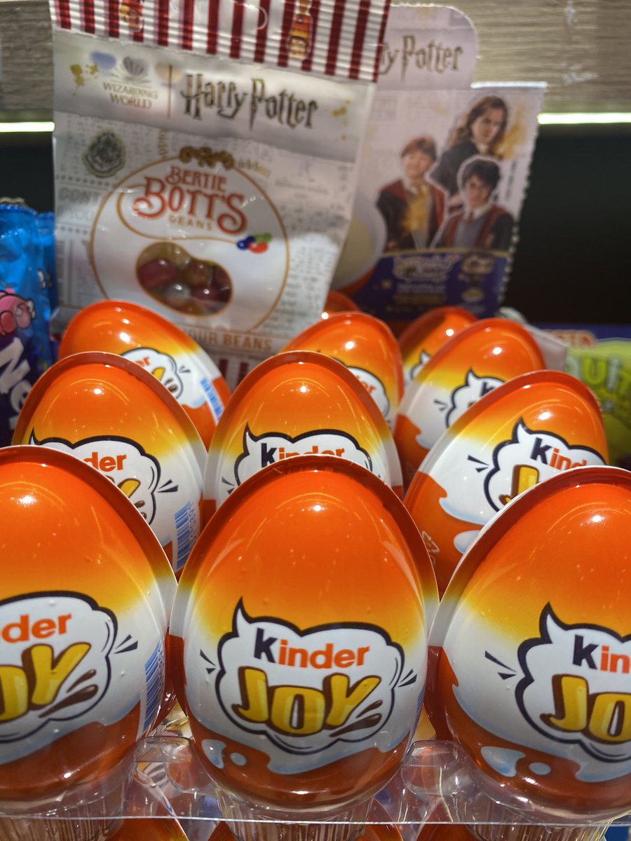 Para Pascua, y con este calorcito. Los huevos de @kinder.spain con posible sorpresa de #HarryPotter . Y si te gusta el personaje también tenemos en <a href="/bigboxstreet/">Big Box Street</a> las grageas de los sabores “extraños” para pasar un buen rato en Semans Santa. Ven a @intuxanadu y disfruta