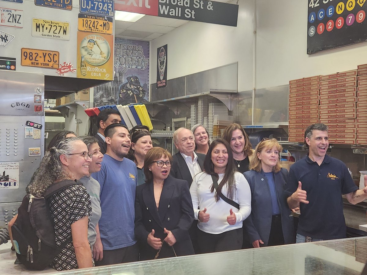 Did you hear about the introduction of the National Worker Co-op Development and Support Act by Rep. Ro Khanna?  <a href="/aSliceOfNY/">A Slice of New York 🍕 Worker-cooperative</a> hosted a fantastic announcement celebration. Congrats to so many in the movement who've been working toward this for years!
usworker.coop/blog/workercoo…