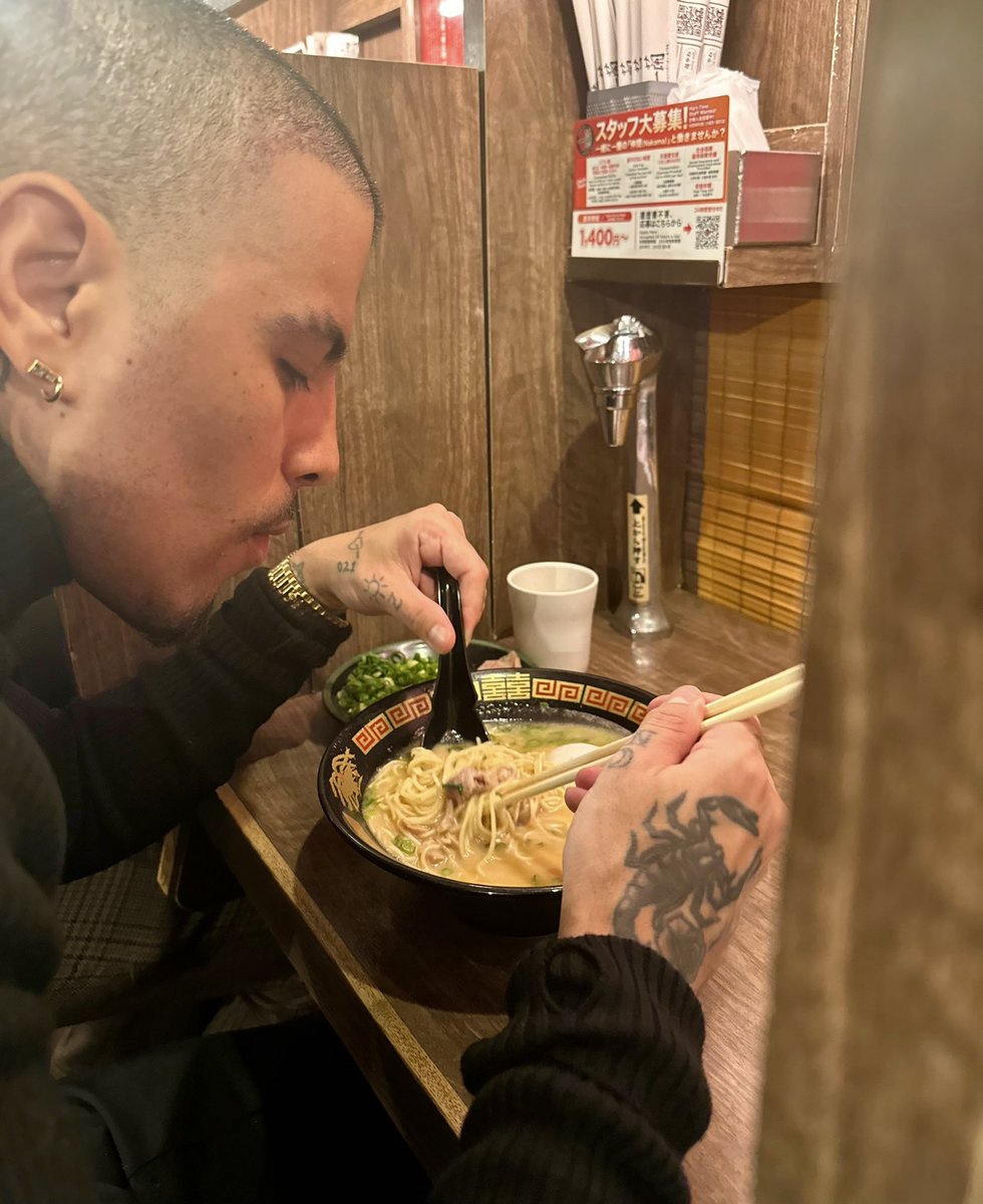 rauwalejandro's tweet photo. Tokyo 📍 https://t.co/79UaOC8LRT
