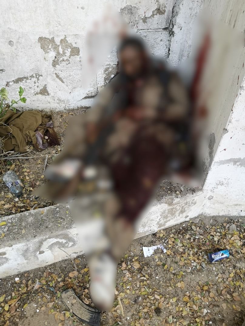 PakistanFauj's tweet photo. 🚨#ISPR 8 Terrorists Eliminated
 
On 20th March 2024, a group of eight terrorists attempted to enter Port Authority Colony in Gwadar, #Balochistan which was successfully thwarted by security forces personnel. 

#PakistanArmy #Pakistan #FC

Our troops employed for security responded immediately & effectively engaged the terrorists, and in ensuing fire exchange, all eight terrorists were sent to hell. 

A large quantity of arms, ammunition and explosives was also recovered from the killed terrorists.

However, during the intense exchange of fire, two brave soldiers; Sepoy Bahar  Khan (age: 35 years, resident of District DG Khan) and Sepoy Imran Ali (age: 28 years, resident of District Khairpur) having fought gallantly, sacrificed their lives and embraced Shahadat.

Security forces of Pakistan, in step with the Nation remain determined to thwart attempts of sabotaging peace and stability of Balochistan, and such sacrifices of our brave soldiers further strengthen our resolve.

⚠️Warning Graphic content