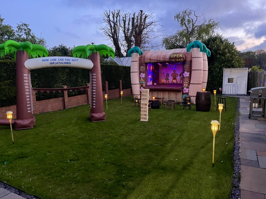 Get Bank Holiday Ready with our customer-favourite Tiki Bar 🍹🌴

Take your garden party to the next level with our Tiki-themed garden package!

Book now: leisuretimene.com/packages/133/t…

#GardenParties #Inflatables #Teesside #BankHoliday