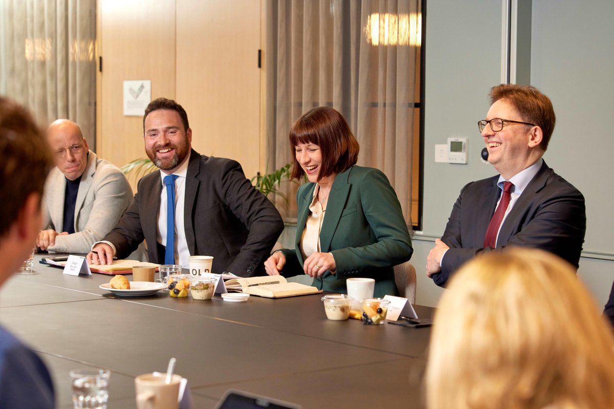 This morning we welcomed @RachelReevesMP, the Labour Party’s Shadow Chancellor, for a roundtable with industry leaders. The conversation focussed on how a potential Labour government can nurture the UK's tech sector part of our 'Inside Election 2024' event series #Election2024