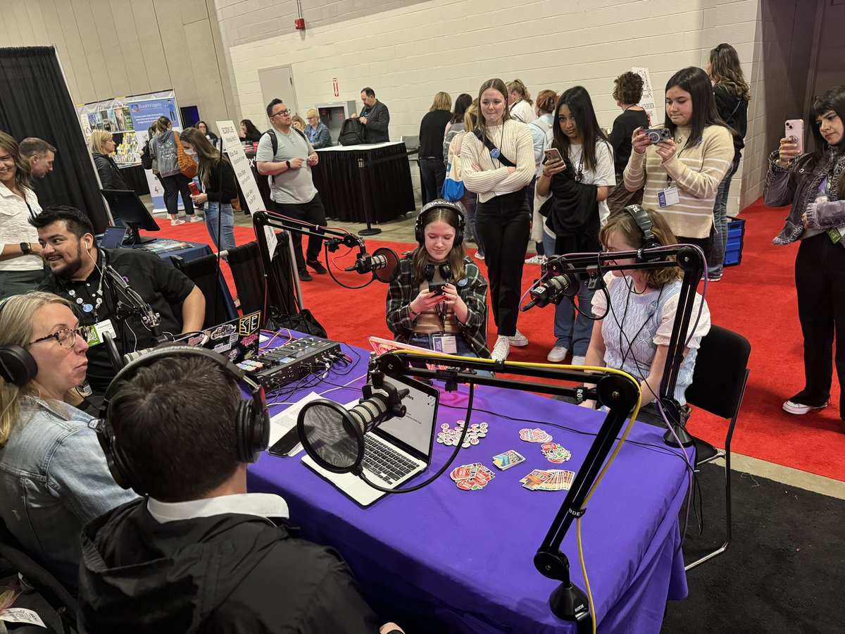 Come check the Teacher Fellows in the Expo Hall at the UEN Podcasting Studio! Come listen to high school students perspectives and stories 😎📖 @HSG_UT @ucet @UELMA_Utah #UCET24 #UELMA24 #Futures24 #eduhive