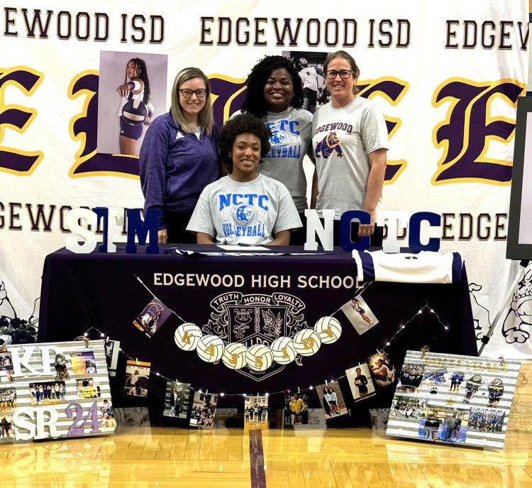 SHOUTING CONGRATULATIONS TO SENIOR, K Paul.  🥳

Paul has signed to continue her volleyball and academic career at North Central Texas College in the Fall. 🏐🤾
