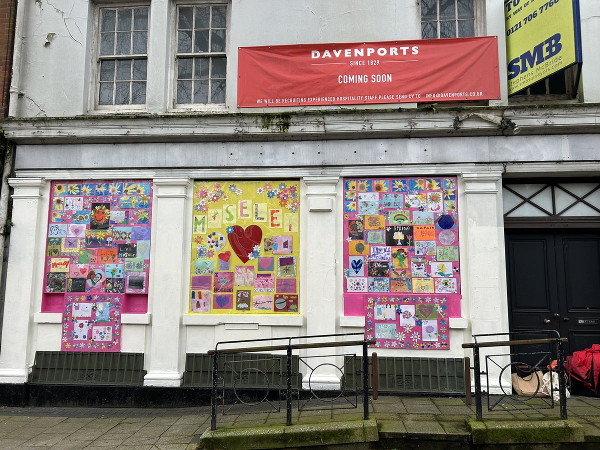 We finished the mural on the old bank today! So pleased with the result. 😊 Huge well done to all the local children who contributed and the amazing mural team, especially @CarolineOrlows1 who choreographed the artwork 🖼️ 🌻🌺