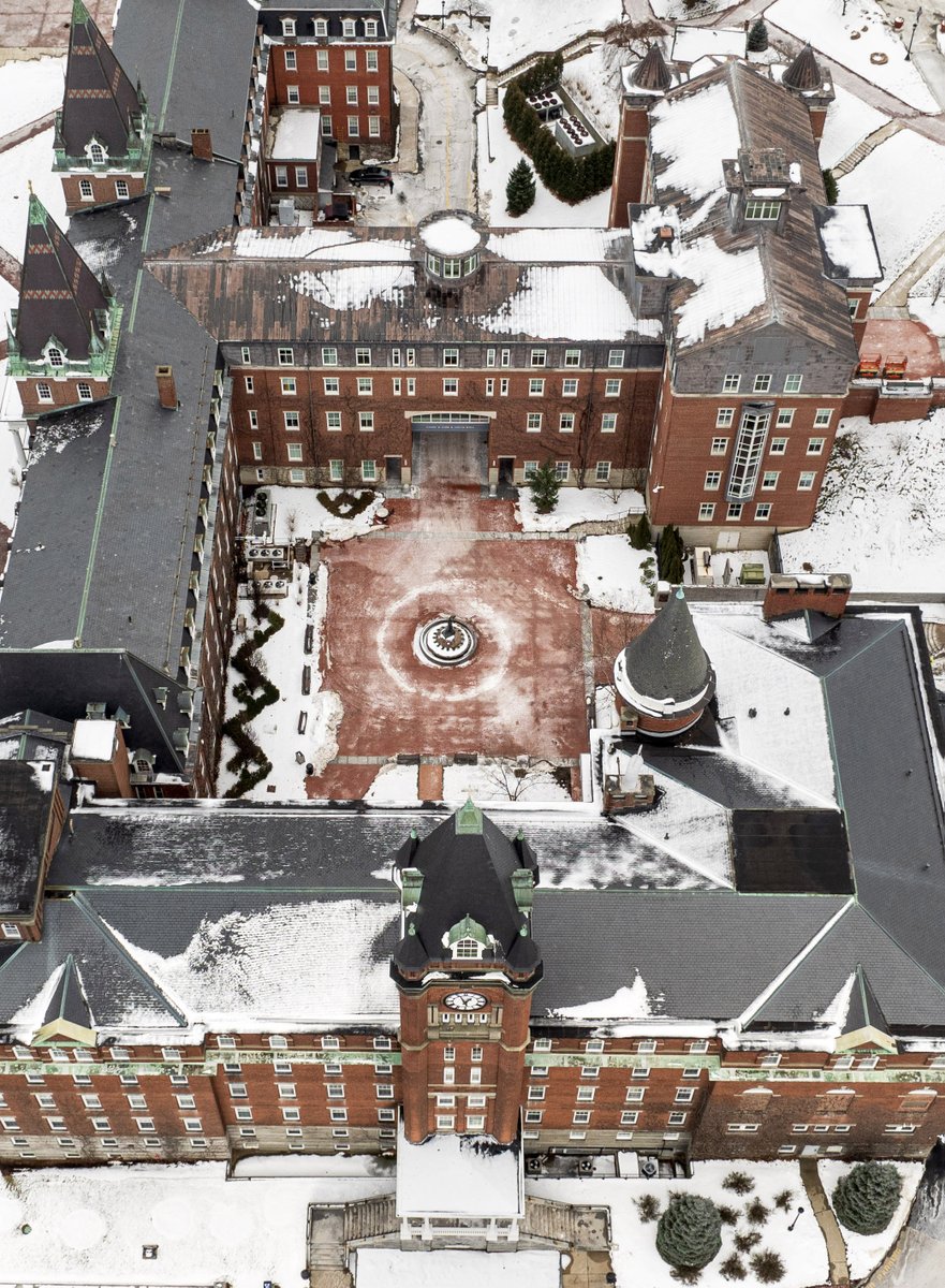 holy_cross's tweet photo. Holy Cross #TriviaTime‼️ One of these photos taken on campus won a University Photographers' Association of America (#UPAA) award (naturally 💅 ). Can you guess which one?! Vote below ⬇️ https://t.co/KBD3vM3EMn