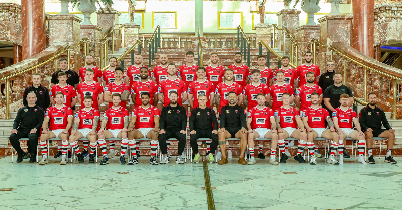 Recreating a classic... 📸 𝙔𝙤𝙪𝙧 Salford Red Devils 📍 Trafford Centre