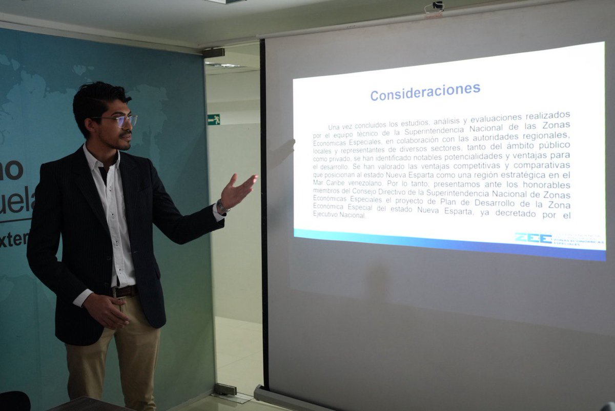 JohannAlvarez8's tweet photo. Este #20Mar, sesionó el Consejo Directivo de las Zonas Económicas Especiales. 

Se sometió a consideración la aprobación y ratificación de los Planes de Desarrollo de las Zonas Económicas Especiales y la Memoria y Cuenta de la Sunazee. 

Además, informamos a los integrantes del Consejo Directivo, la próxima realización de actividades para la generación de conocimientos, en conjunto con el Centro de Investigación de las Zonas Económicas Especiales de la Universidad de Shenzhen.

#ÉpocaDeTransformacion