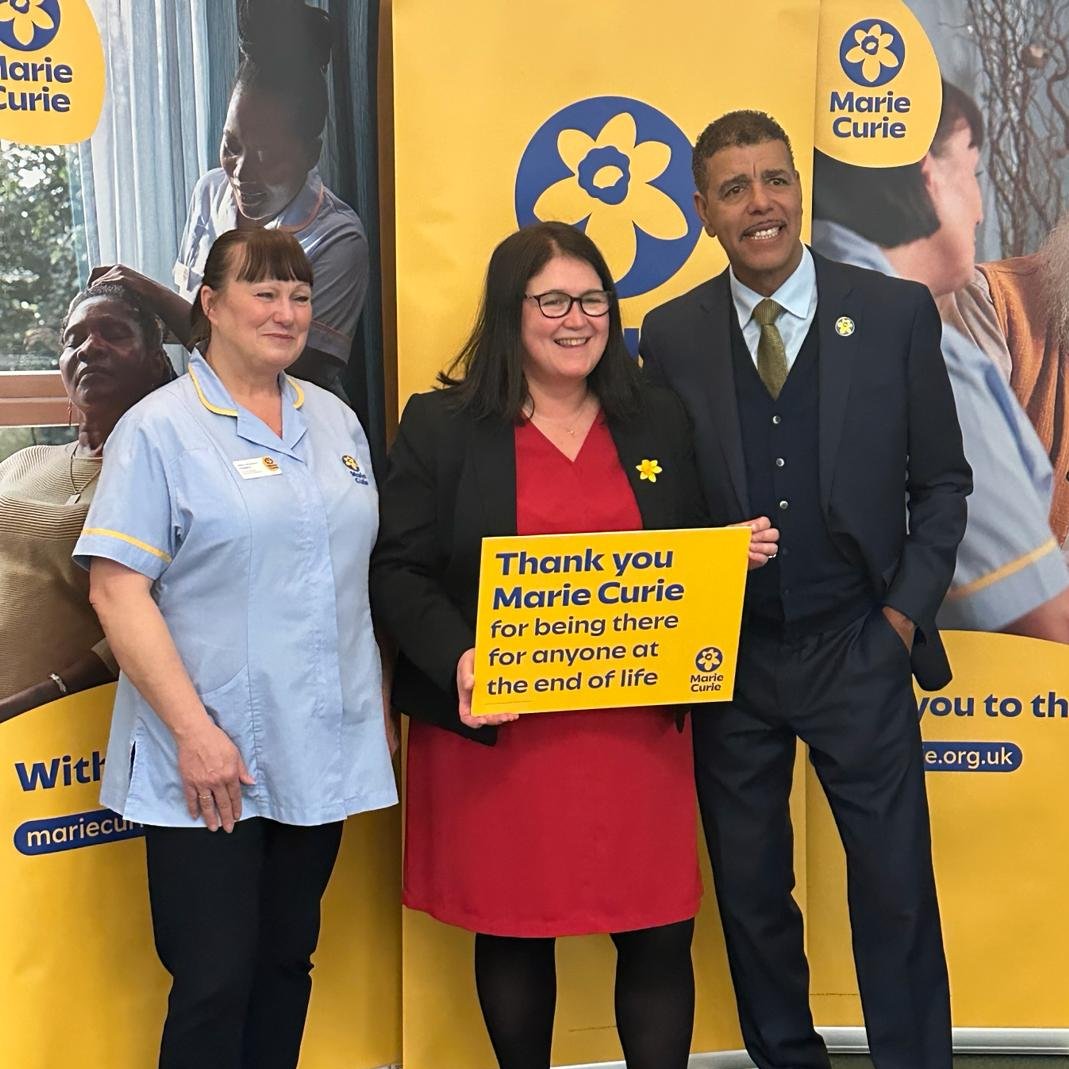 A pleasure to support the #GreatDaffodilAppeal alongside @chris_kammy today in parliament.

@MarieCuriePA's vital work supports doctors, nurses and hospice staff to provide the best possible end of life care to terminally ill people and their families.