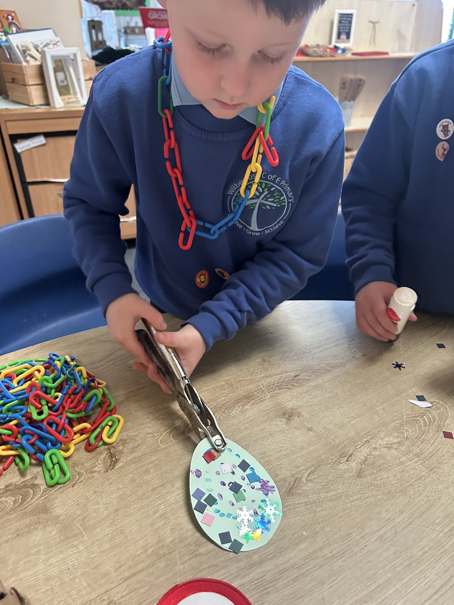 Today, we created hanging Easter decorations. We took inspiration from egg decorating around the world, created holes using the hole punch and threaded the ribbon. Super teamwork F2! @WilberfossPS @MrN_WFoss #wpscurriculum #dandt #eyfs