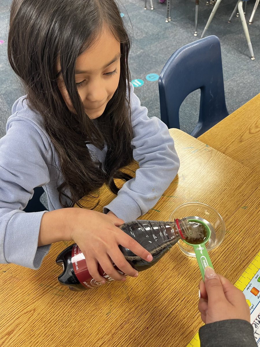 RufinoMendozaES's tweet image. 🍏 Our second graders are conducting an exciting Apple Science experiment for our science fair project! 🧪🔬 They&apos;re exploring which liquid will prevent the apple from turning brown. Stay tuned for their discoveries! 🍎 #ScienceFair #AppleScience
@CortezLupe1 @katy_anne_myers