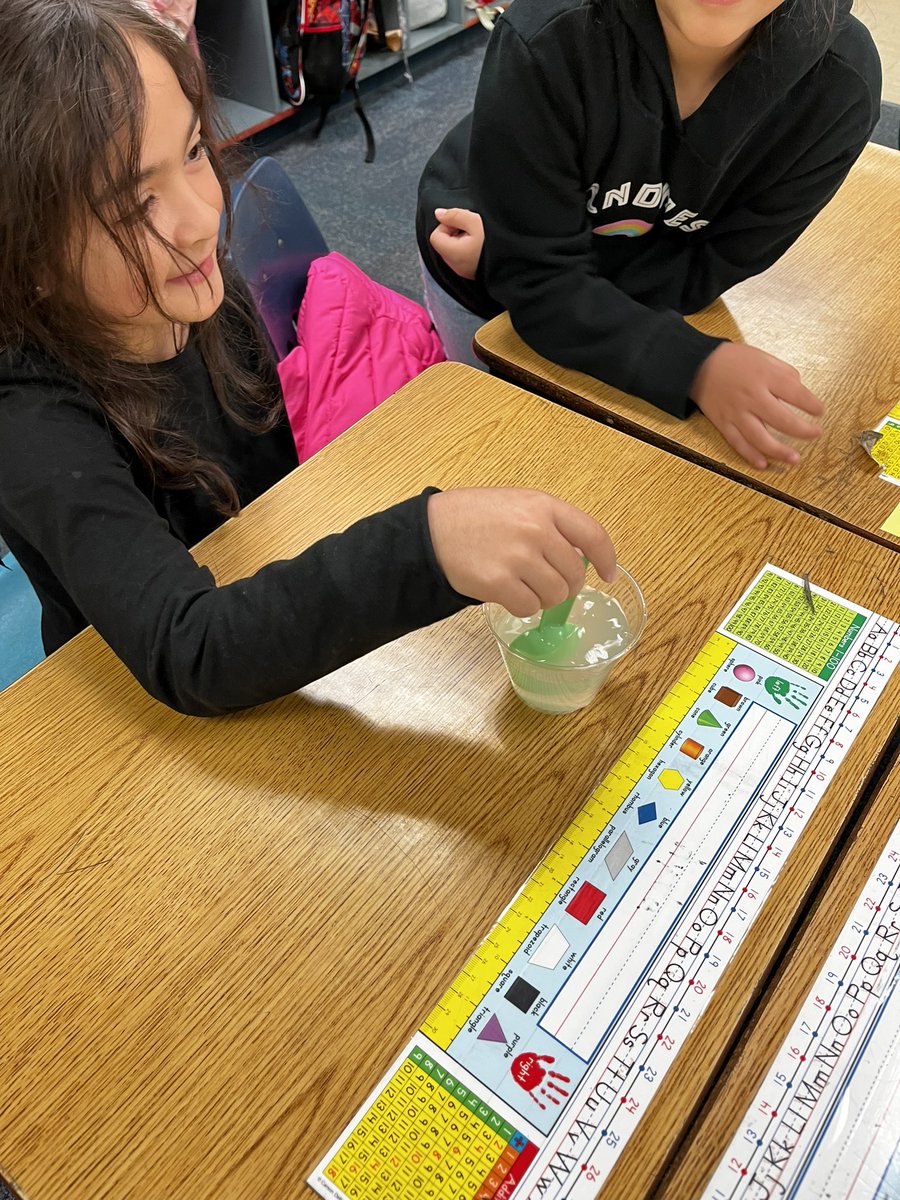 RufinoMendozaES's tweet image. 🍏 Our second graders are conducting an exciting Apple Science experiment for our science fair project! 🧪🔬 They&apos;re exploring which liquid will prevent the apple from turning brown. Stay tuned for their discoveries! 🍎 #ScienceFair #AppleScience
@CortezLupe1 @katy_anne_myers