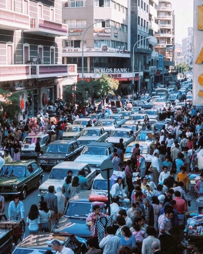 Hamra Street [1975] #Beirut شارع الحمرا [١٩٧٥] #بيروت #الحمرا #Hamra #1970s