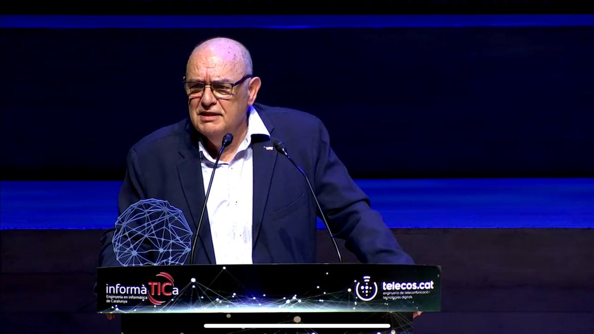 🌙🏆Premi d’Honor a Josep Casanovas de <a href="/BSC_CNS/">BSC-CNS</a> a #LaNit2034

Rep el guardó de mans de la honorable <a href="/rogertorrent/">Roger Torrent i Ramió 🎗</a>.

Enhorabona!💪
