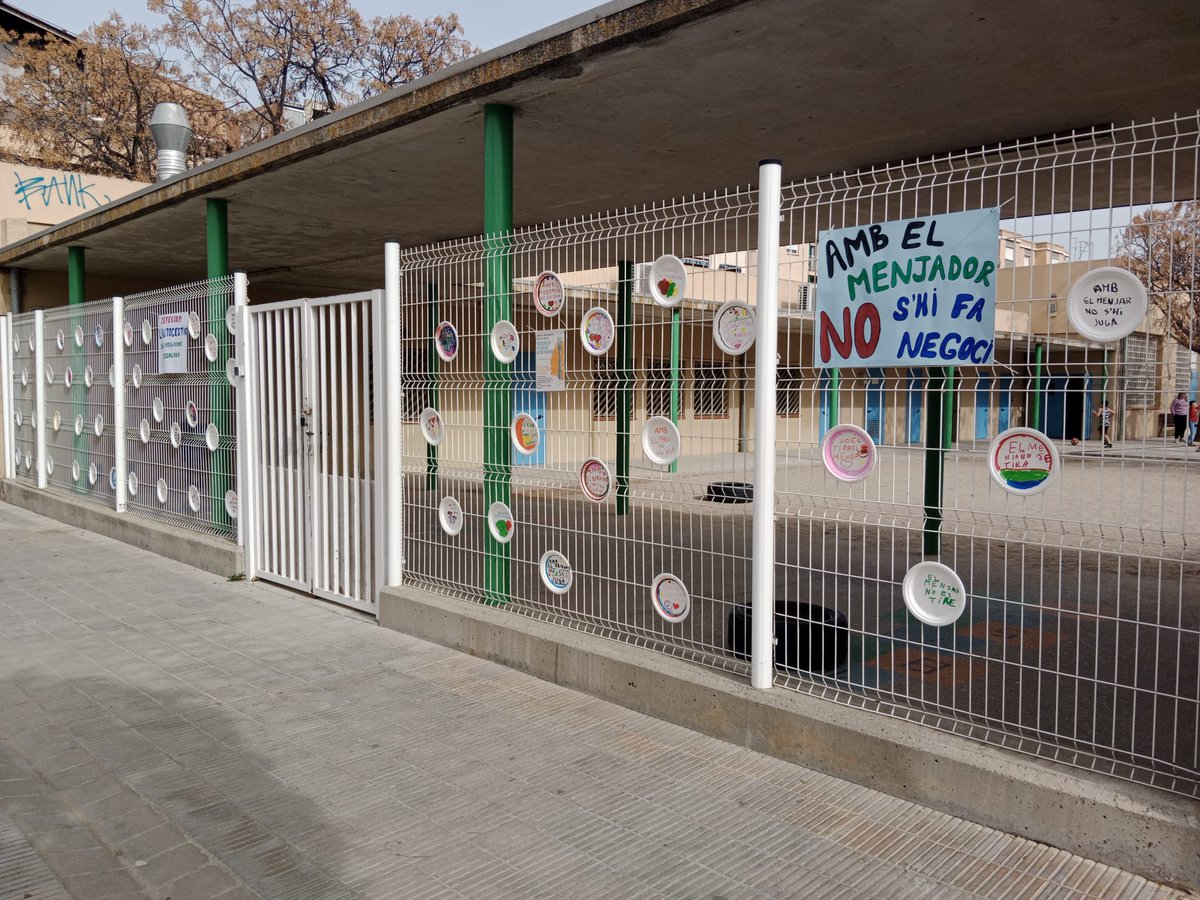 Demà casserolada en defensa dels menjadors escolars! Moltes escoles guarnides! com la  Joan Maragall <a href="/SEGREcom/">SEGRE</a> <a href="/LleidaTV/">Lleida TV</a> <a href="/LaManyanacat/">La Mañana</a> <a href="/SERLleida/">Ràdio Lleida - SER Catalunya</a> <a href="/copelleida/">COPE Lleida</a> <a href="/Ua1FM/">UA1 Lleida Ràdio</a> <a href="/lleidacom/">LLEIDA.COM</a> <a href="/lleidadiari/">LleidaDiari.cat</a>  <a href="/ACNponent/">ACNponent</a> <a href="/Cati_Lleida/">CatInfo Lleida</a> <a href="/OndaCeroLleida/">Onda Cero Lleida</a> <a href="/NacioLleida/">NacióLleida</a> <a href="/CCSegria/">Consell Comarcal del Segrià</a> <a href="/gencat/">Generalitat de Catalunya</a> <a href="/perearagones/">Pere Aragonès i Garcia</a>