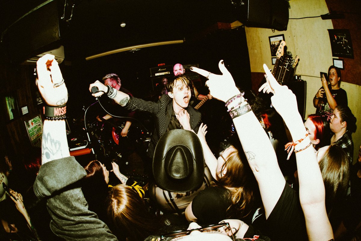 AS SIRENS FALL tweet media