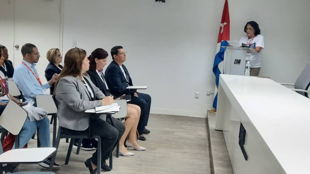 Hoy <a href="/ETECSA_Cuba/">ETECSA</a> lanzó un nuevo servicio en el marco de la Feria #Informatica2024, que abre nuevas oportunidades de negocios para empresas y emprendedores. El servicio de Consultoría permite optimizar y mejorar tus servicios. #EstaEsLaRevolución #GenteQueSuma