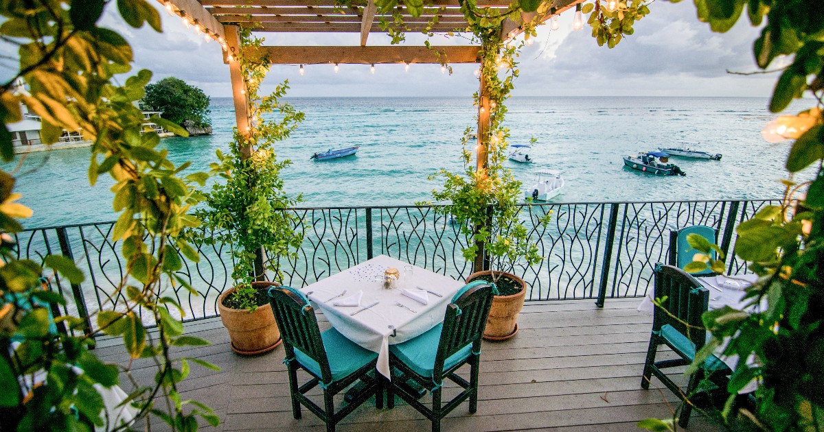 Why not extend your trip when homeporting in Barbados for a little extra romance on #NationalProposalDay? 💍 

There is plenty to enjoy on-island post-cruise w/ breathtaking beaches, stunning sunsets and great dining spots in the culinary capital of the Caribbean. #CruiseBarbados