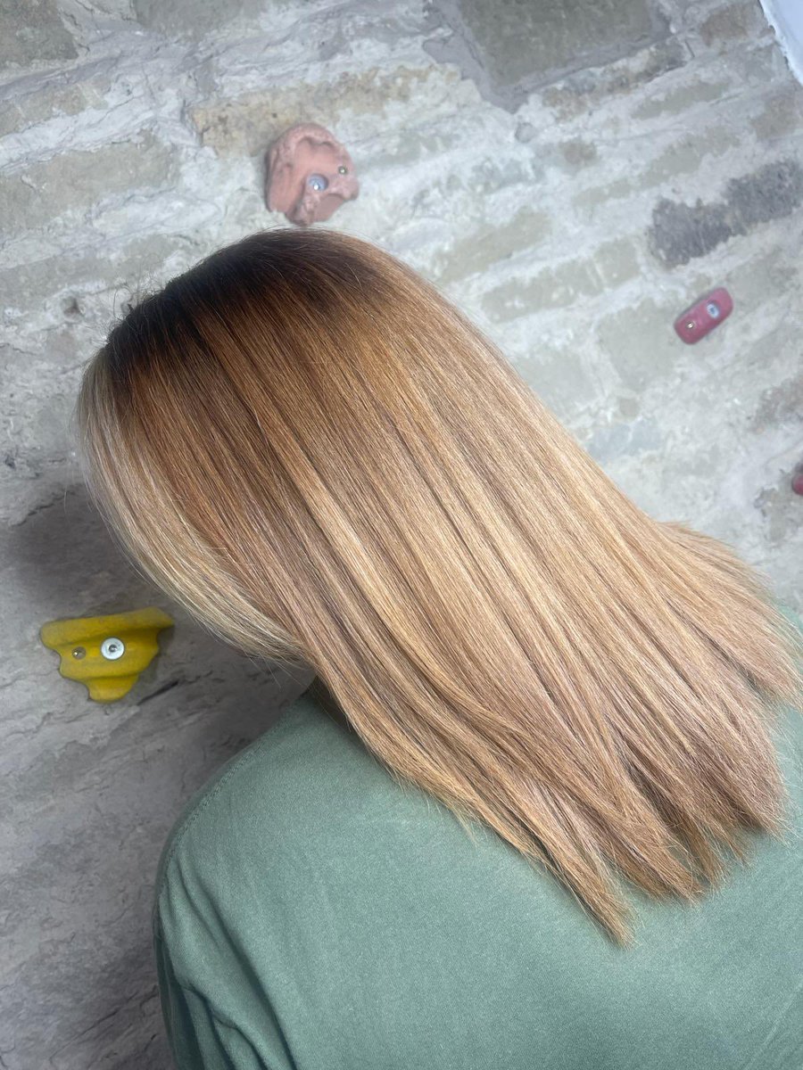 Now back to something we are good at... Such a good combination of beautiful colours, A soft mix of champagne, pale, fair and light blonde gives this technique a custom blended speciality that goes beautifully with the dark or light colours. Get in touch to book now