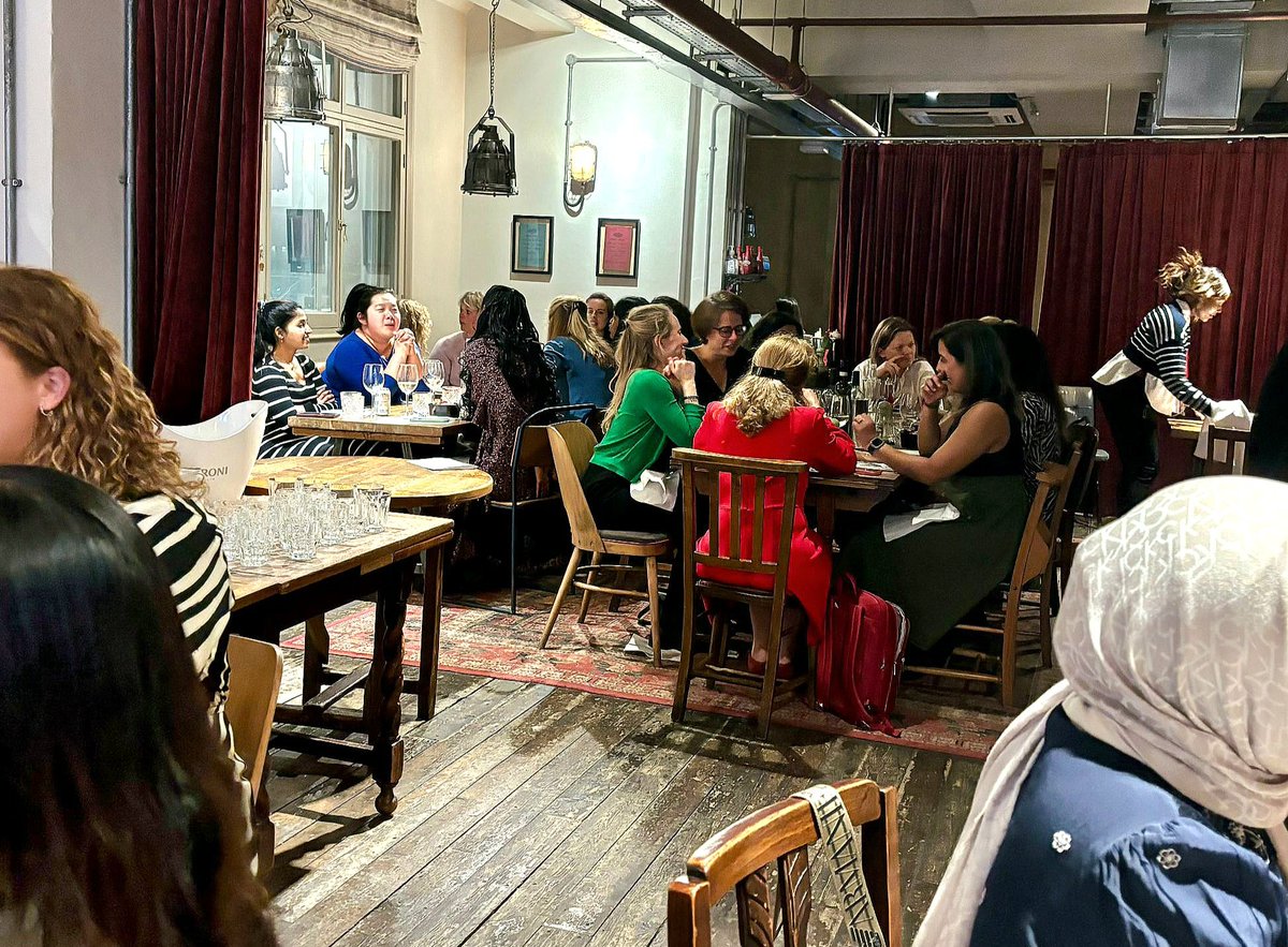 Thank you to everyone who came to the LWO Dinner last night! A fun-filled evening with lots of new friendly faces 🥂 Thanks to @mrskelhughes & the Stryker team for sponsoring. To join our mailing list email: londonwomenortho@gmail.com #orthotwitter #inclusion #diversity #EDI