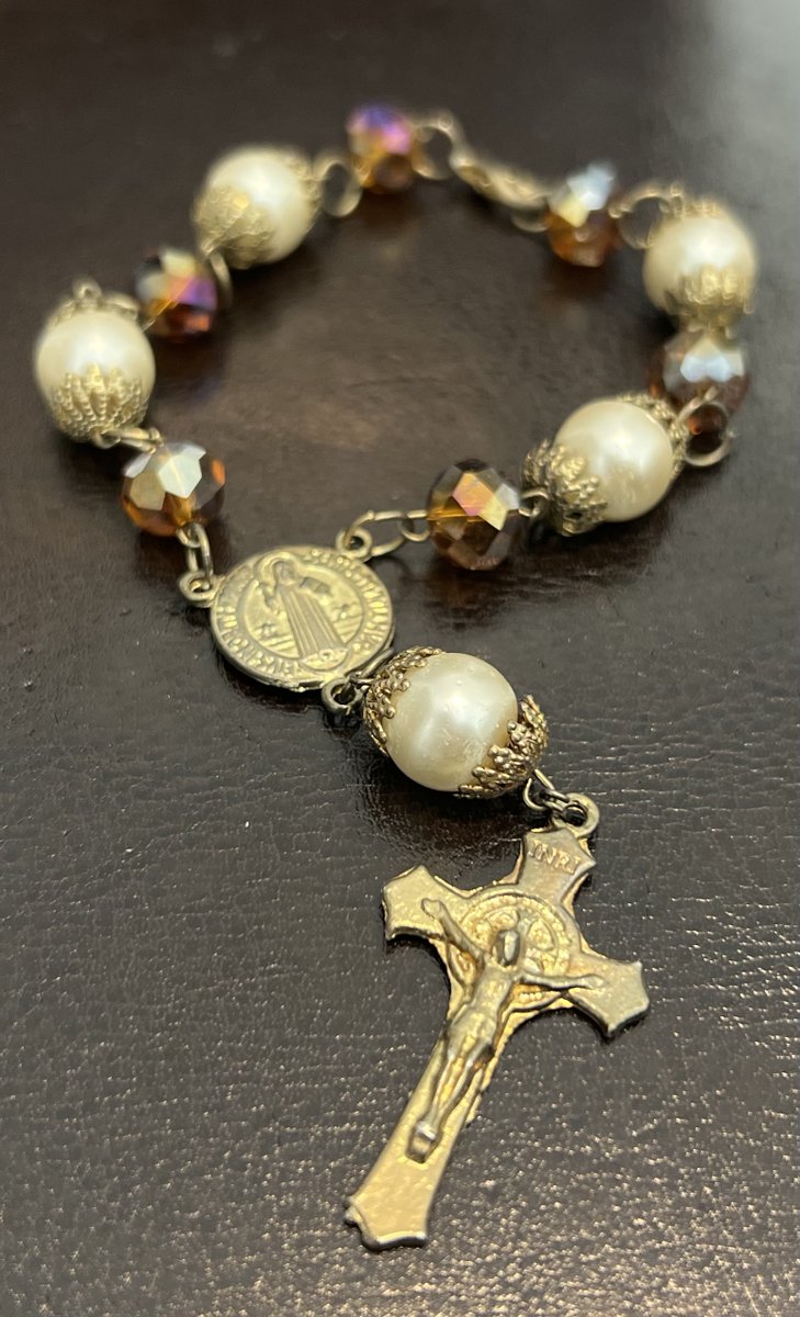 VINTAGE #Italian #Italy Rosary #AuroraBorealis Beads #Chaplet Bracelet Gold #Pearls FREE SHIP

#christianrosary #prayerbeads #praytherosary #easter #goodfriday #vintagerosary #religiouscollectibles #religiousjewelry #giftsformom #giftsforher #ebayfinds

 ebay.com/itm/2666304577…