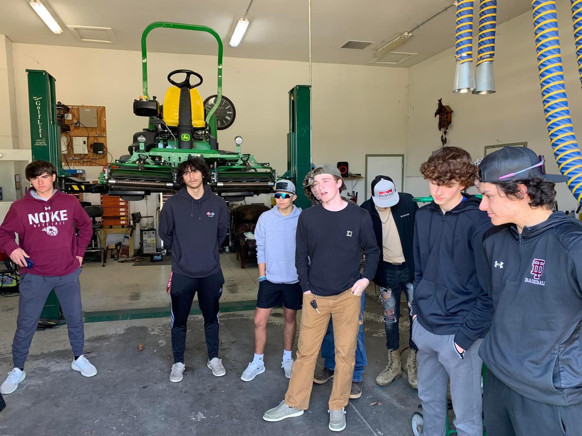 Another great <a href="/TheFirstGreen/">First Green</a> trip with the kids from <a href="/TDKnightsTurf/">Thomas Dale Turf</a> today! Great questions asked by all the kids! Thanks for hanging out with us!
