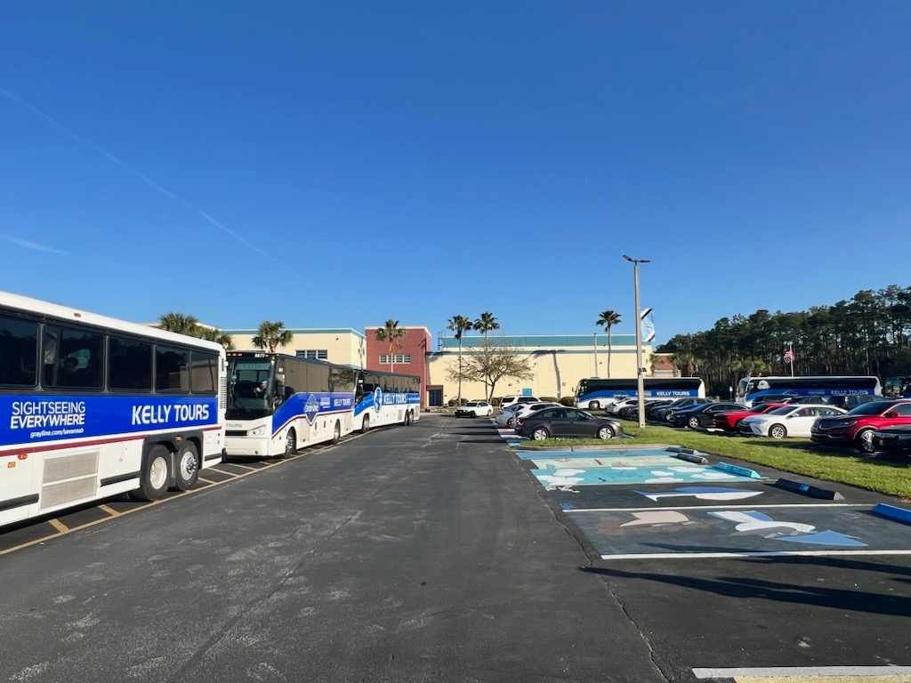 kellytoursinc's tweet image. We had a blast over the weekend providing shuttle transportation for @PGATOUR Staff, Volunteers, and the public during the 50th playing of @THEPLAYERS Championship. Thanks for having us!

#kellytours #shuttletransportation #shuttleservices #eventshuttling #motorcoachbus