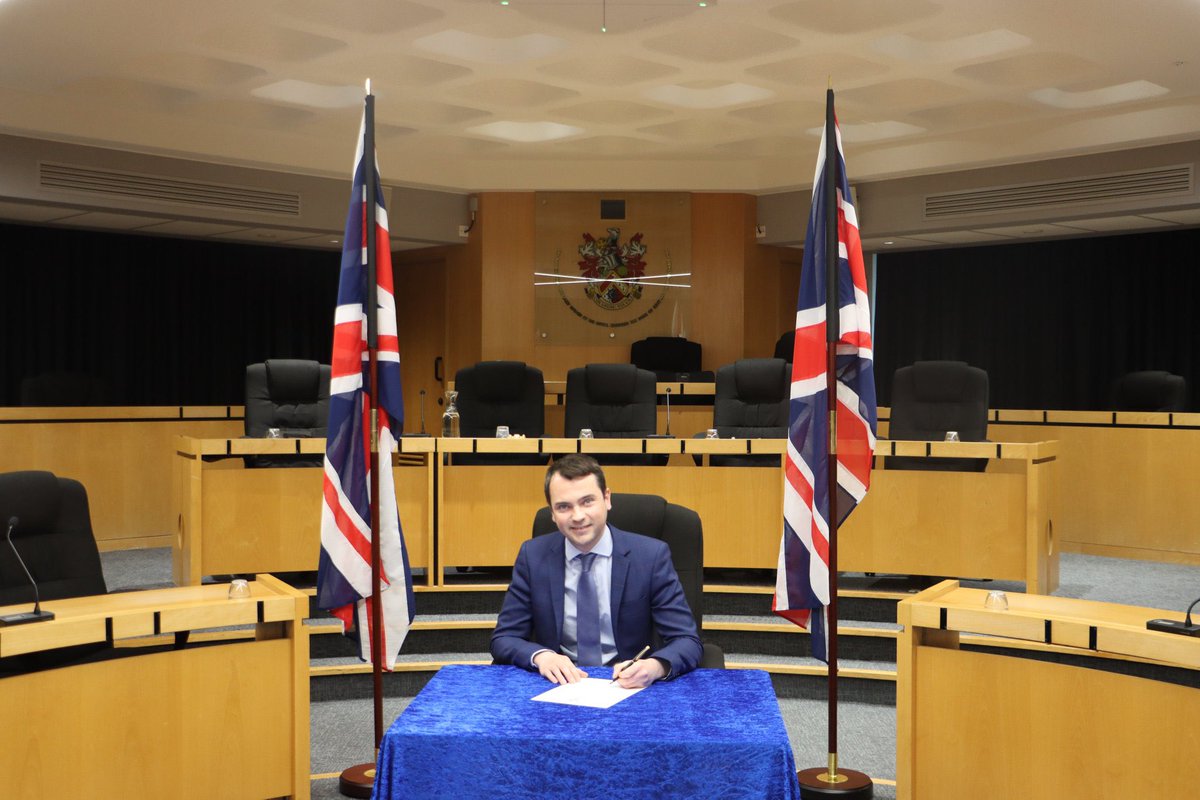 As Leader of @BroxbourneBC I signed the Armed Forces Covenant to renew our commitment to the Armed Forces community. The Armed Forces Covenant seeks to ensure that members of the Armed Forces community are not disadvantaged by their service.